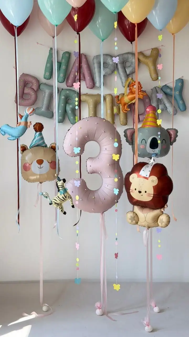 Розовые шары-цифра «3», фольговые зверята и надпись HAPPY BIRTHDAY